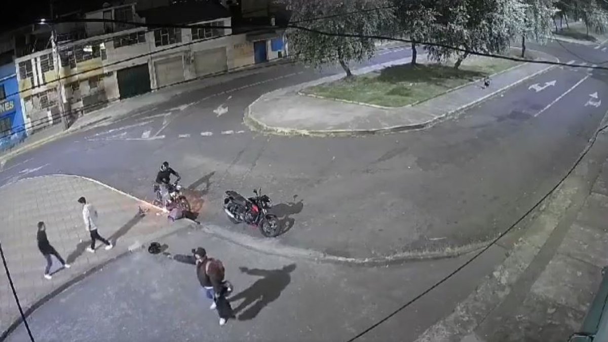 Dos delincuentes intentaron asaltar a un grupo de jóvenes en Chimbacalle, sur de Quito