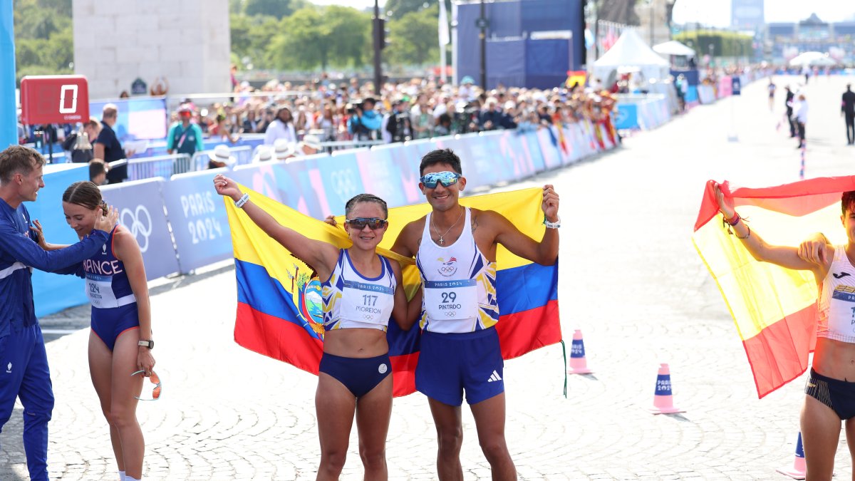 Pintado junto a Glenda Morejón, su dupla para la plata en los relevos mixtos de la marcha en París.