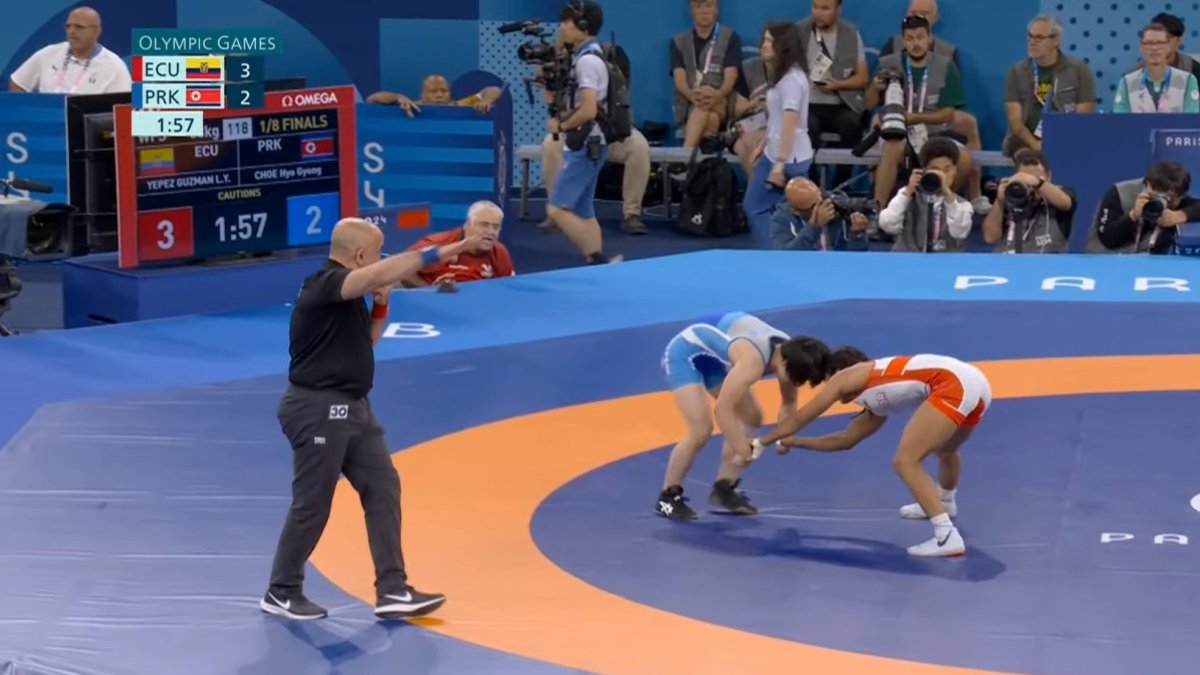 Lucía Yépez avanza a los cuartos de final de la lucha grecorromana en París 2024