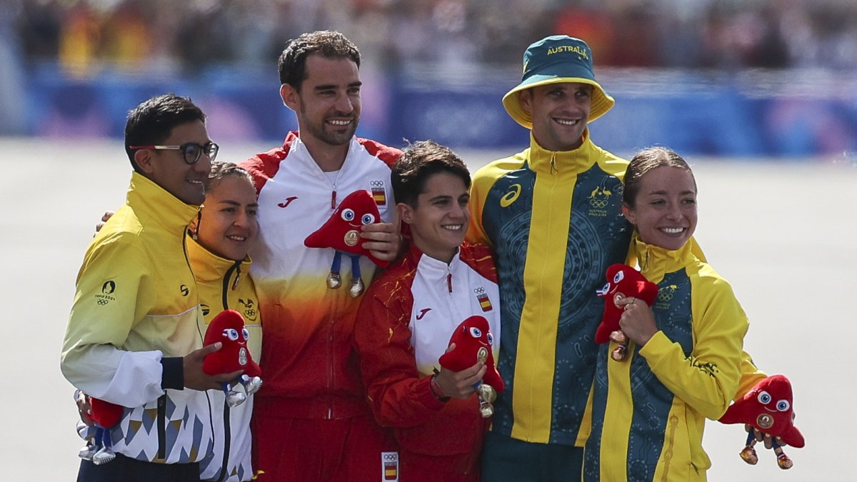Los atletas que ocuparon el podio en el relevo mixto de marcha en los Juegos Olímpicos de Paris 2024