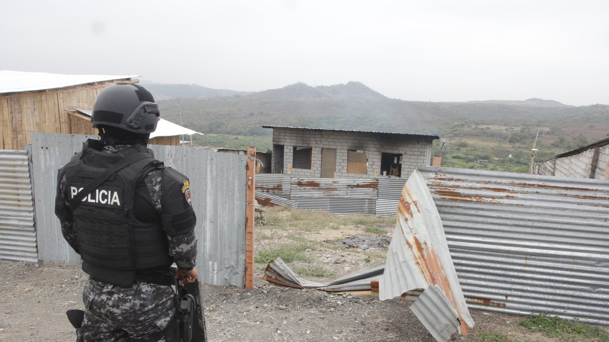 Viviendas utilizadas para actividades ilegales fueron destruidas en Nueva Prosperina.