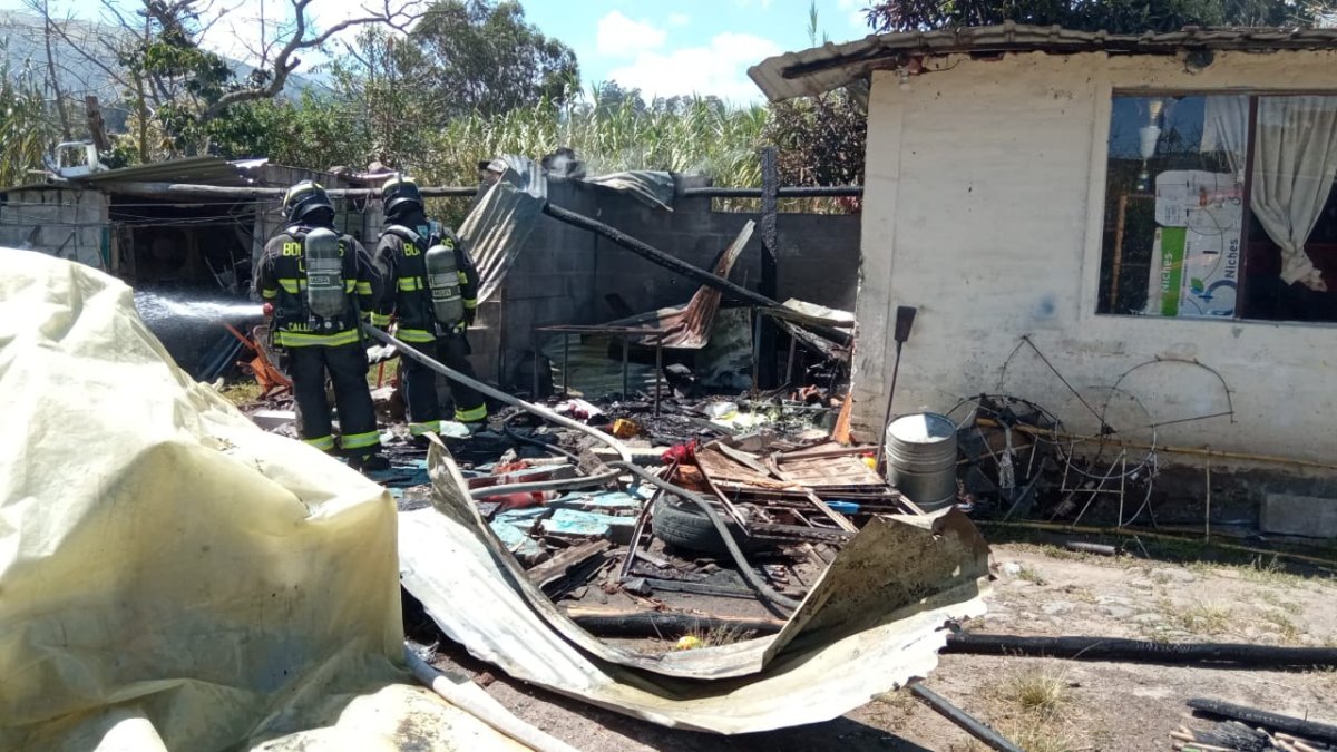 Se registró un incendio en una fabrica de juegos pirotécnicos en Pifo, nororiente de Quito