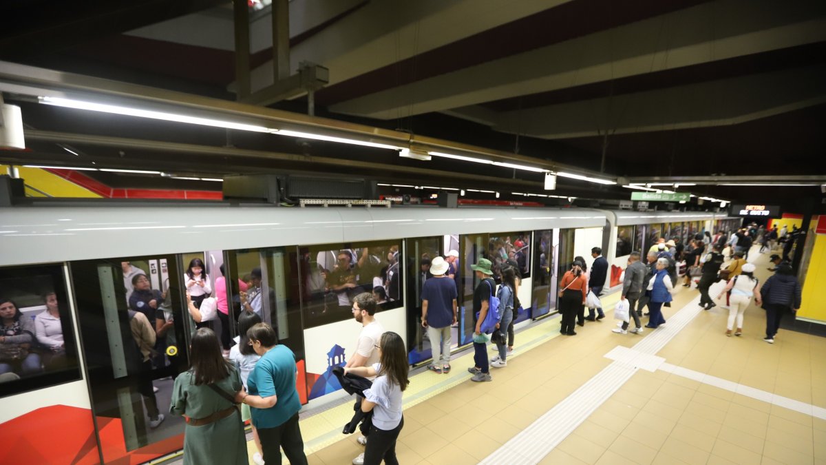 Accesos. El metro modificó los ingresos a dos estaciones por el evento.