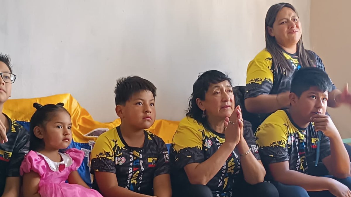 Desde los más pequeños a los mayores de la casa siguieron las carreras de Daniel Pintado