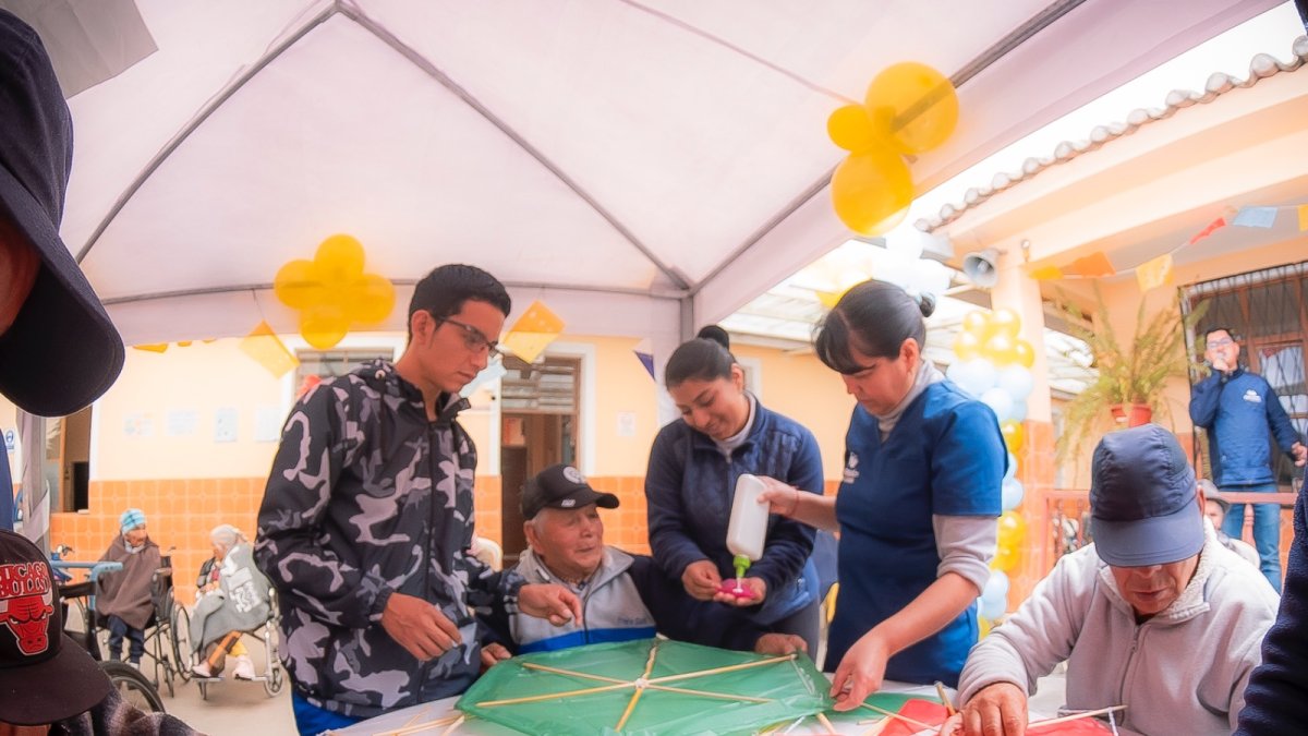 Varias actividades lúdicas realizan los adultos mayores.