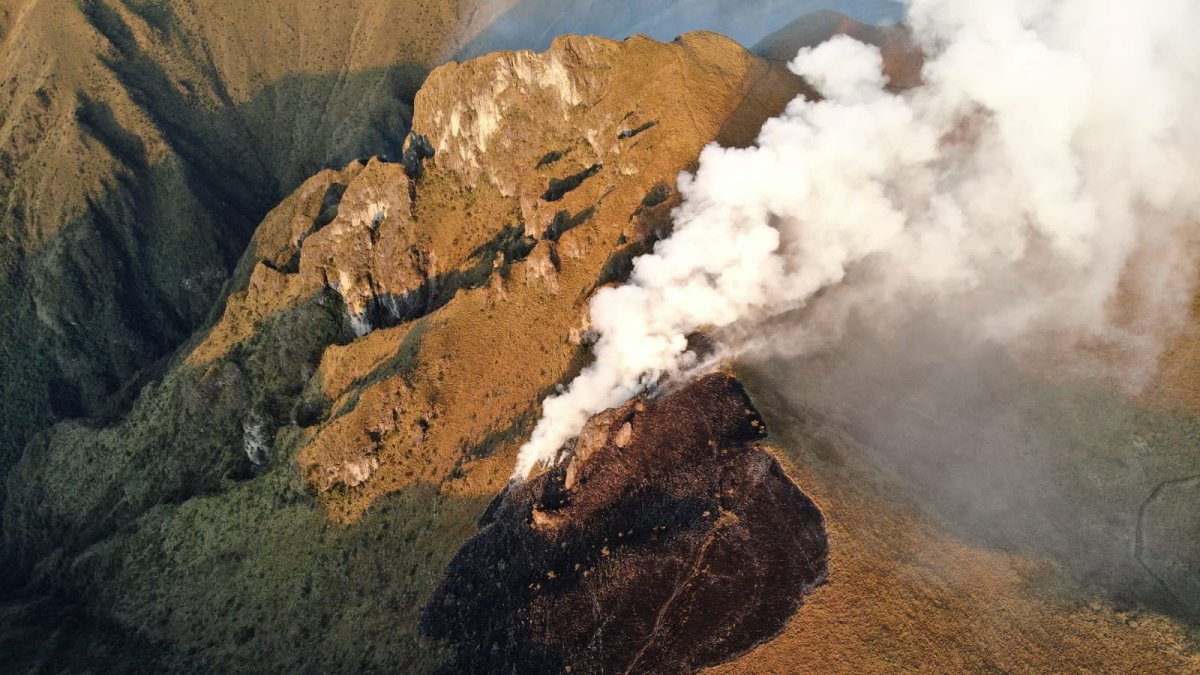 Se registró un incendio forestal en las laderas del Pichincha