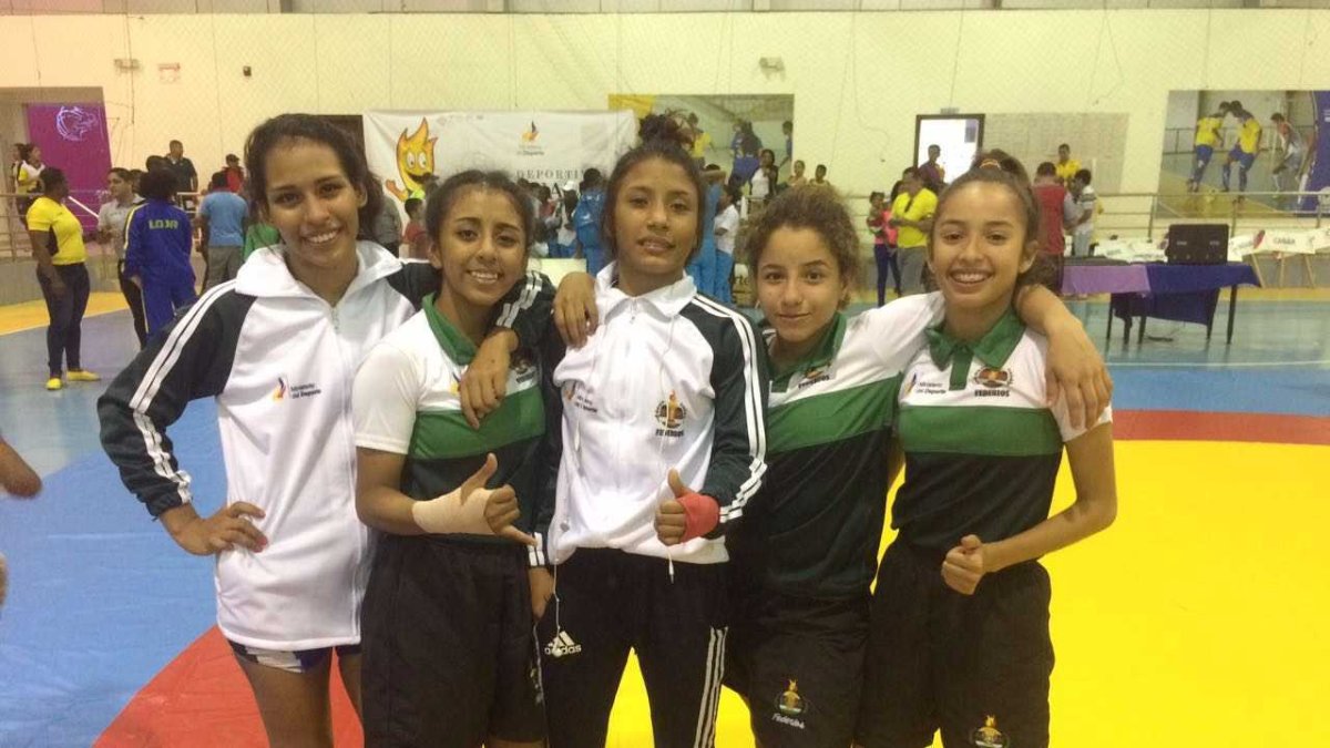 Lucía Yépez en unos de sus primeros Juegos Nacionales. Empezó a los 9 años en la practica de la lucha.