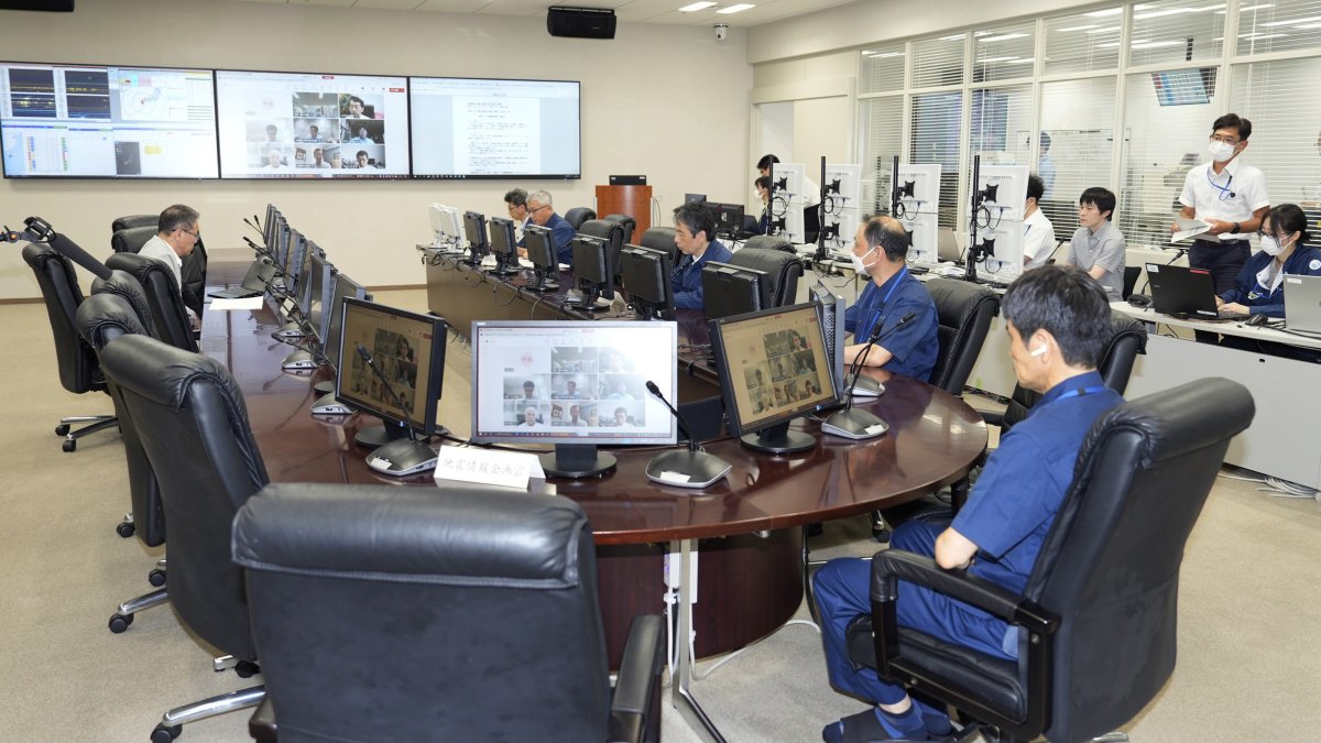 Un panel de expertos evalúa la probabilidad de un megaterremoto en la depresión de Nankai; en Tokio, este 8 de agosto de 2024 después de que un terremoto de magnitud 7,1 azotara el suroeste de Japón.