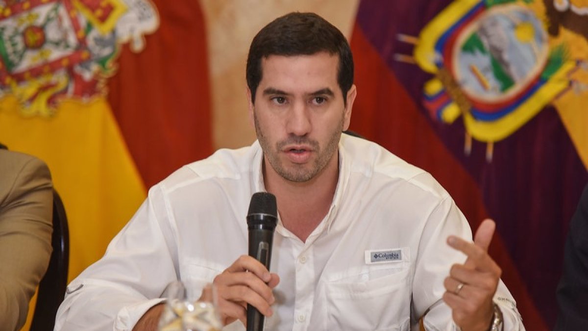 La Fiscalía notificó al ministro Roberto Luque sobre el inicio de una investigación por la contratación de las barcazas.