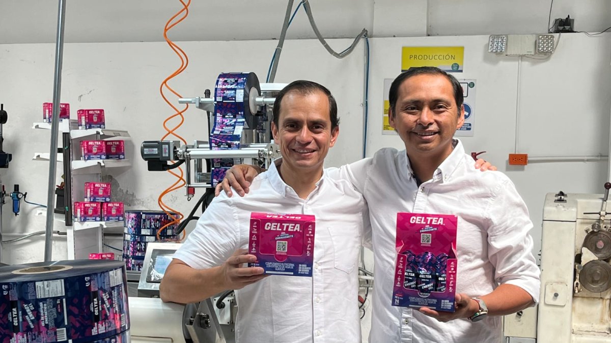 Socios. Paúl junto a Carlos Narváez, sobre quien se apoyó para difundir la marca y sus bondades.