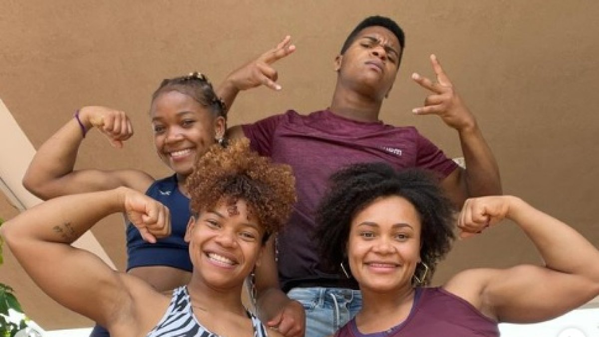 Los hermanos Dajomes Palacios. En la parte de atrás el mayor, quien promovió el deporte