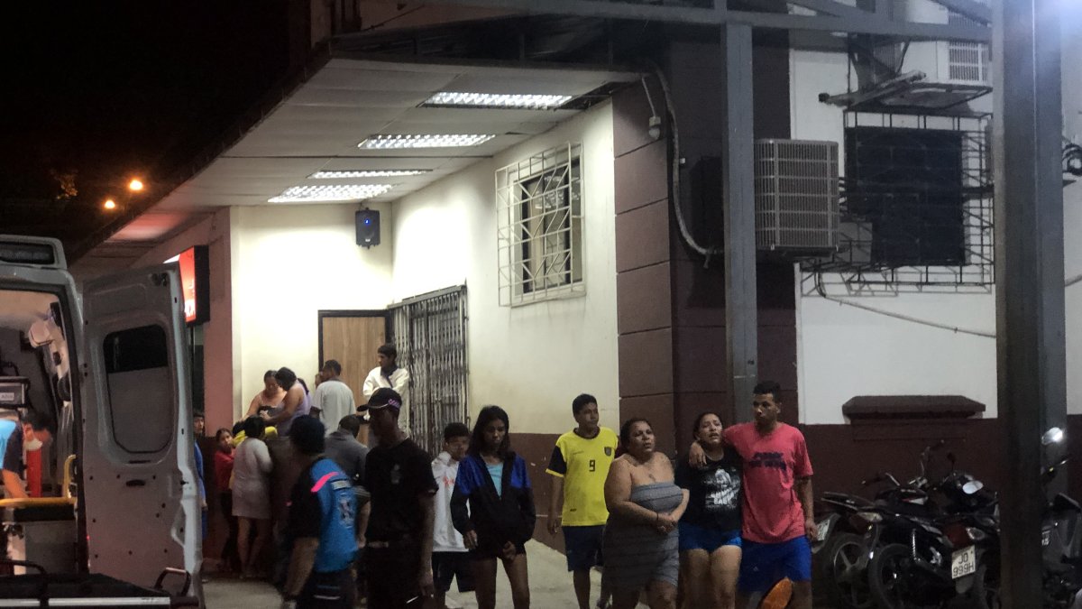 Babahoyo. Familiares de los heridos, acuden al hospital en busca de noticias.