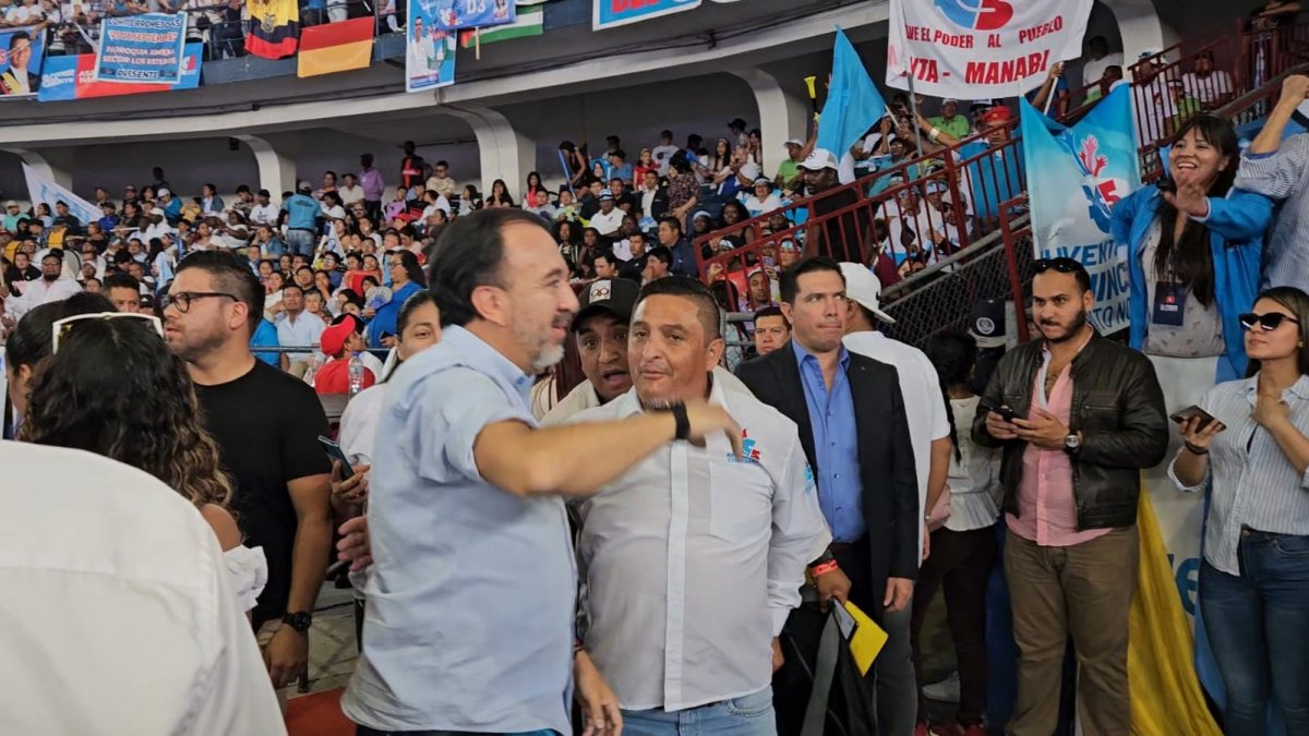 El alcalde de Quito, Pabel Muñoz, también asistió a la Asamblea Nacional.