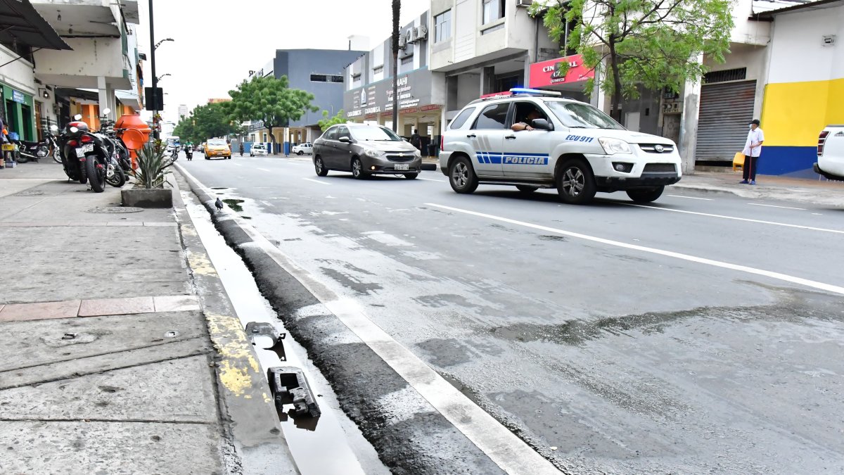 El ciudadano fue rescatado por miembros de la Policía Nacional.