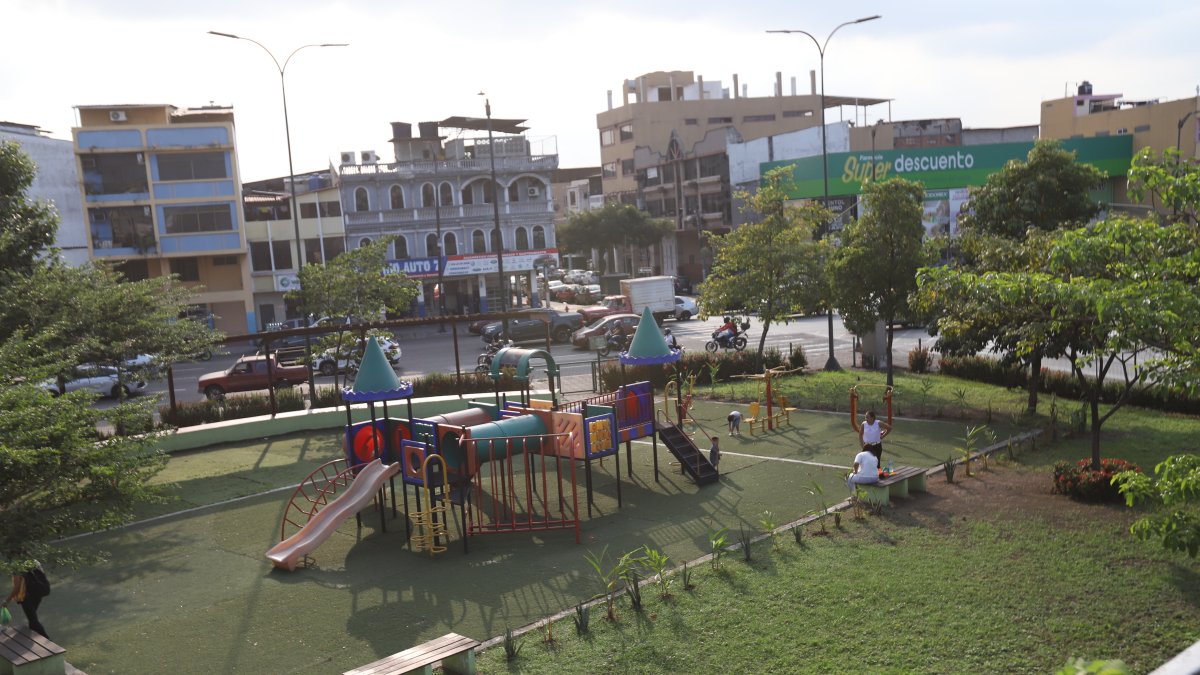 Espacios. El parque Huancavilca está ubicado en el cuadrante de las avenidas Quito, Machala y las calles Padre Solano y Manuel Galecio. Sus dos predios están interconectados.