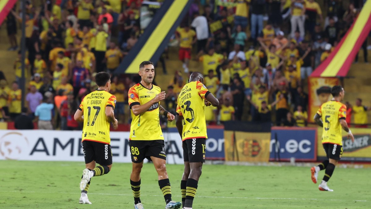 Barcelona derrota a Independiente en el estadio Monumental.