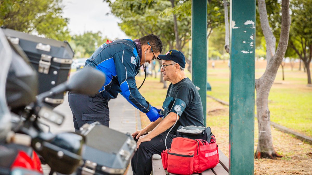 En los parques de la ciudad hubo personal atendiendo a los ciudadanos.