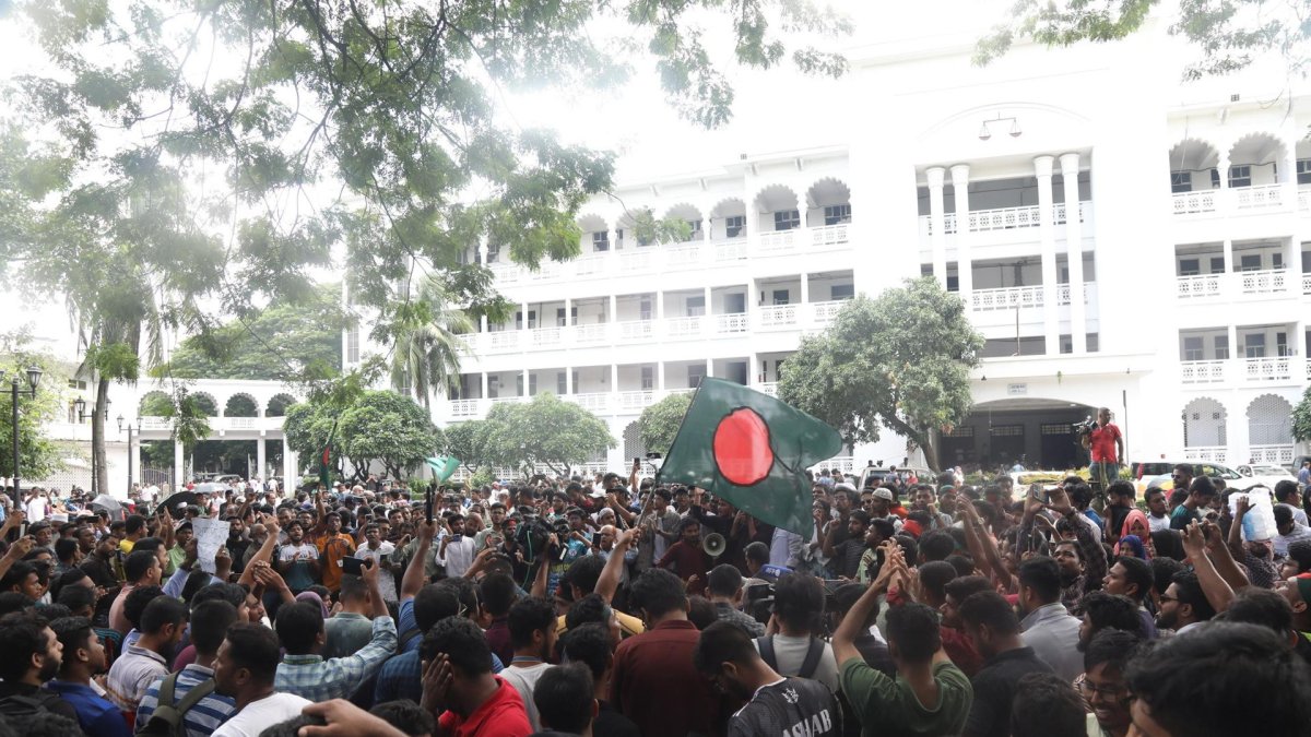 Manifestantes ante la Corte Suprema de Bangladés.
