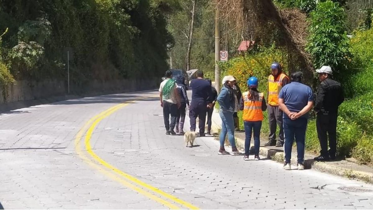 Personal de la Epmaps socializó con los moradores de la zona los trabajos.