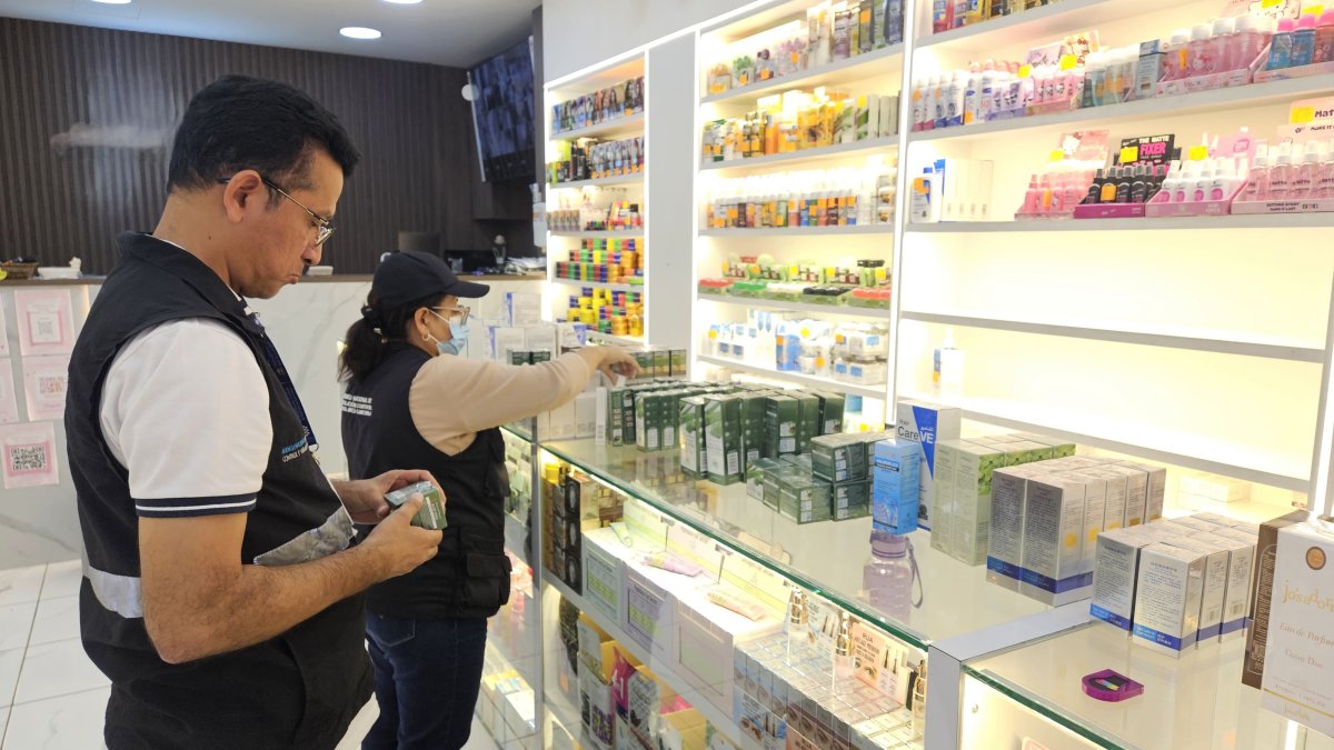 Se decomisó varios cosméticos como cremas.