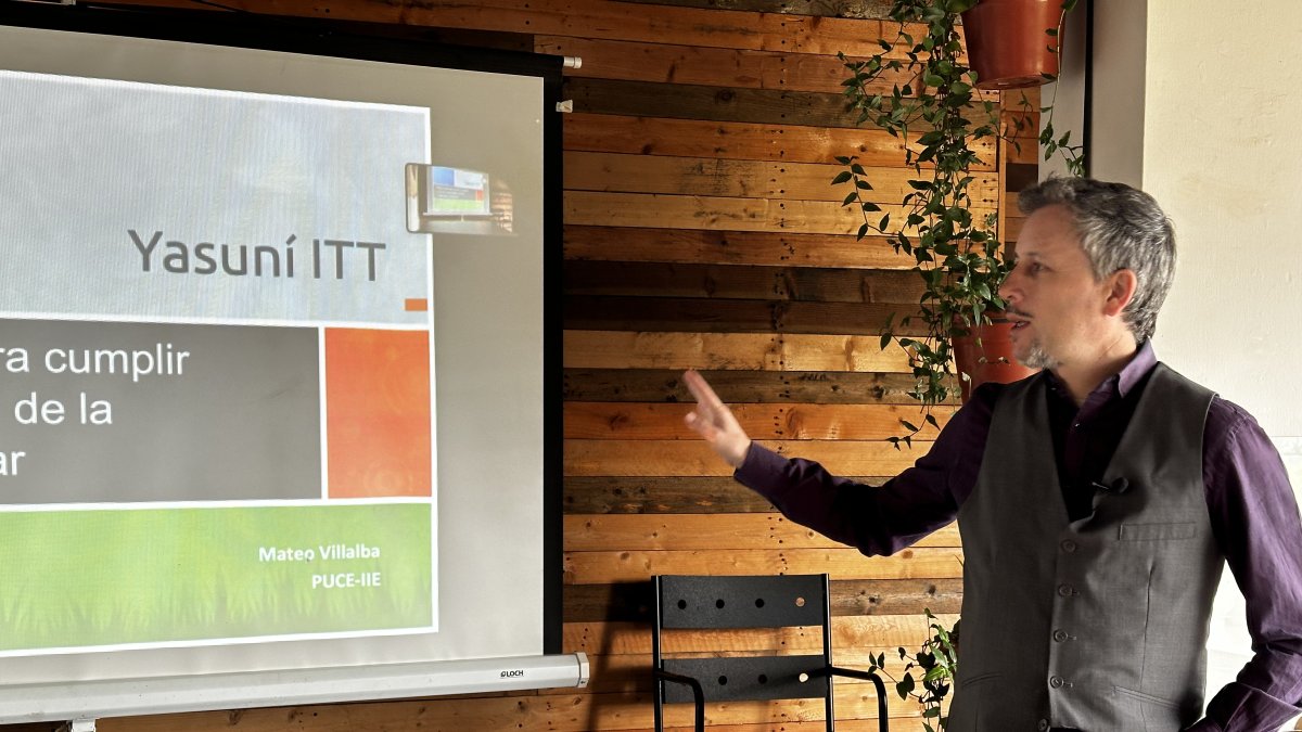 Mateo Villalba, exgerente del BCE, presentando las propuestas económicas frente al cierre del ITT.