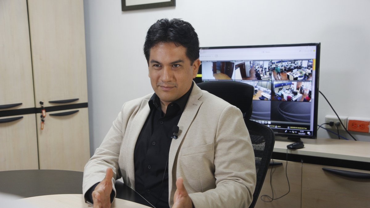 En mayo de 2023 el entonces director municipal atendió a un equipo de EXPRESO.