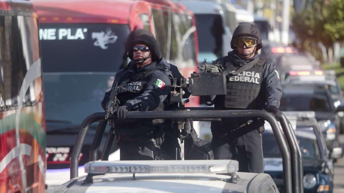 Operativo. La Policía Federal patrulla las calles de México.