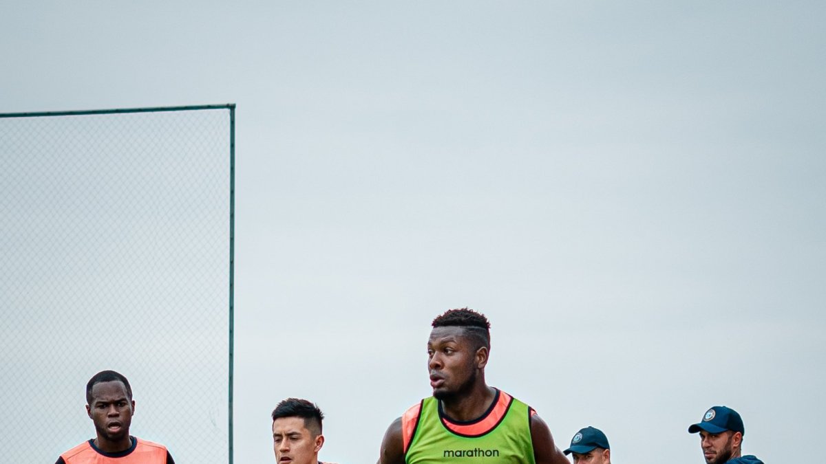 El plantel de Guayaquil City en jornada de entrenamiento previo a enfrentar a Cumbayá