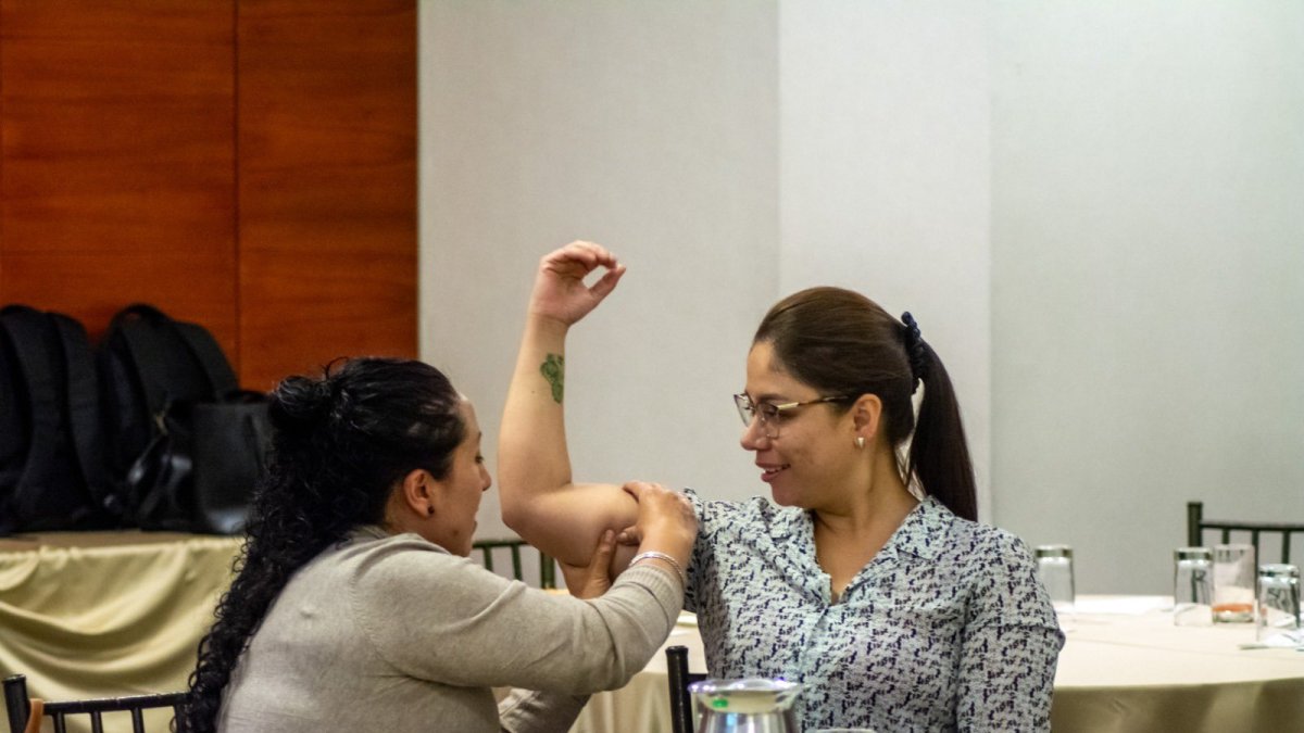 Actividad. Una mujer conoce método anticonceptivo de tipo implante.
