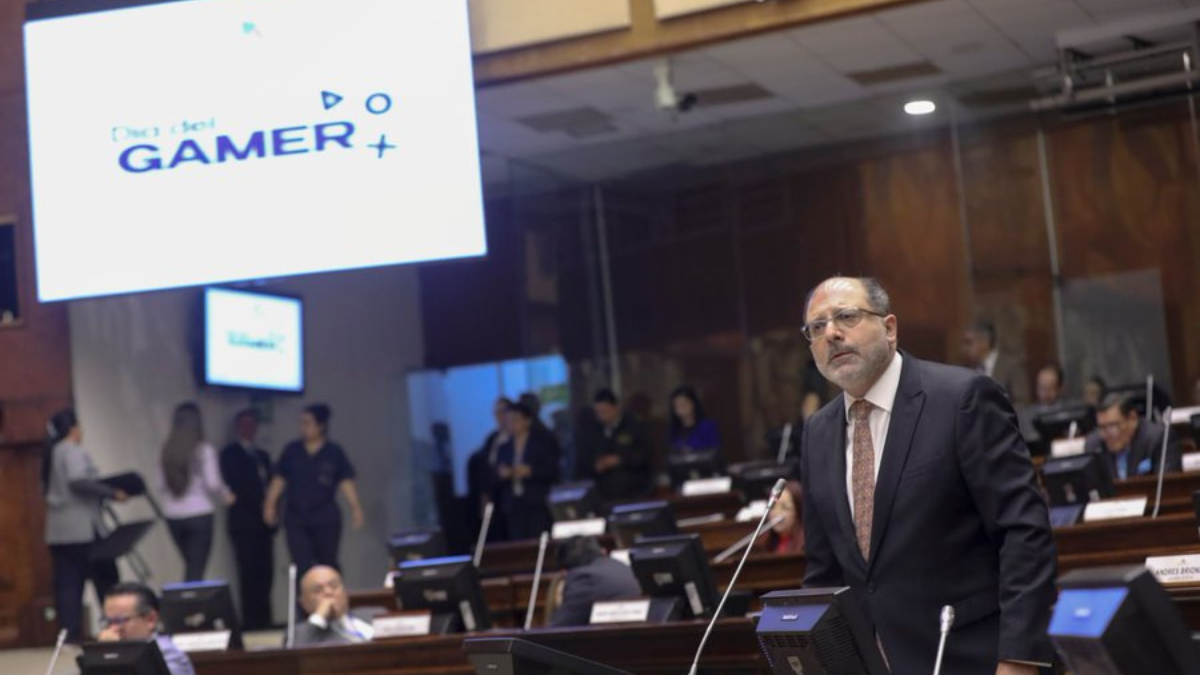 Henry Kronfle da cifras sobre la industria de videojuegos en Ecuador.