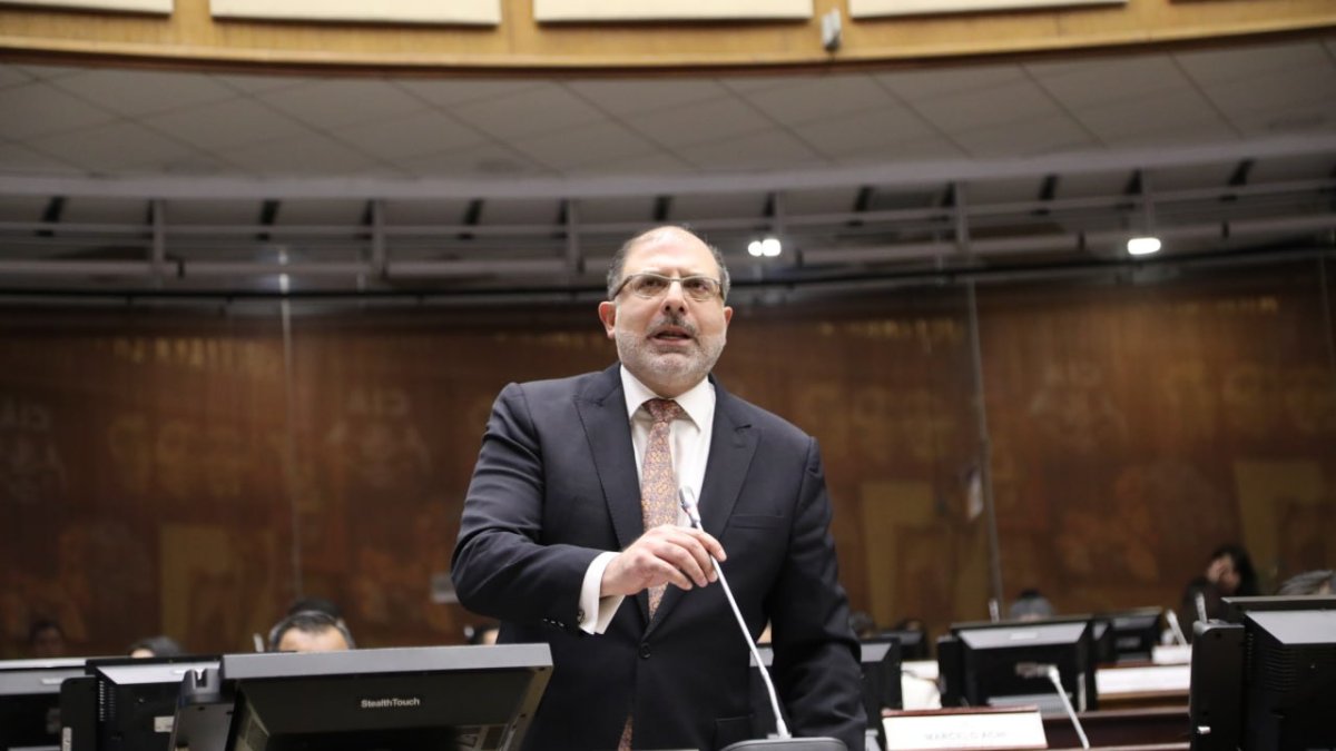 Henry Kronfle también es precandidato a la Presidencia por el Partido Social Cristiano.