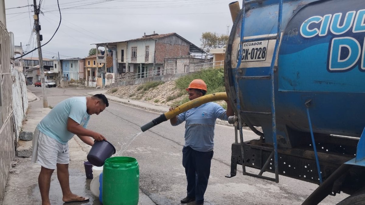 Interagua suministró de agua a varios puntos afectados.