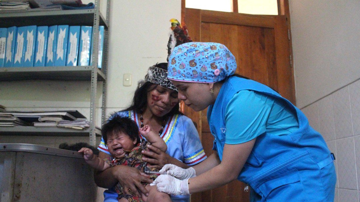 Archivo. Una serie de vacunaciones en Perú.