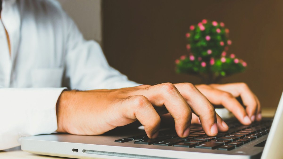 Se pueden obtener certificado de migrante retornado, visas u orden de cédula permanente.