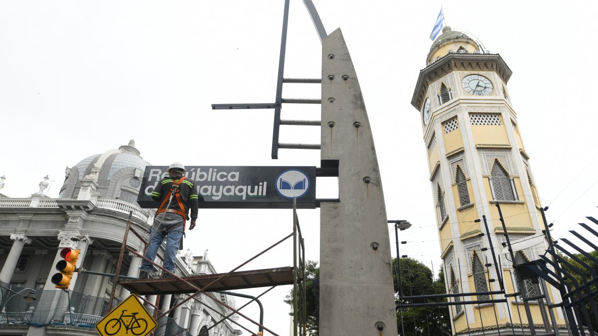 Hecho. La colocación del nombre se dio la tarde de este martes 13 de agosto.