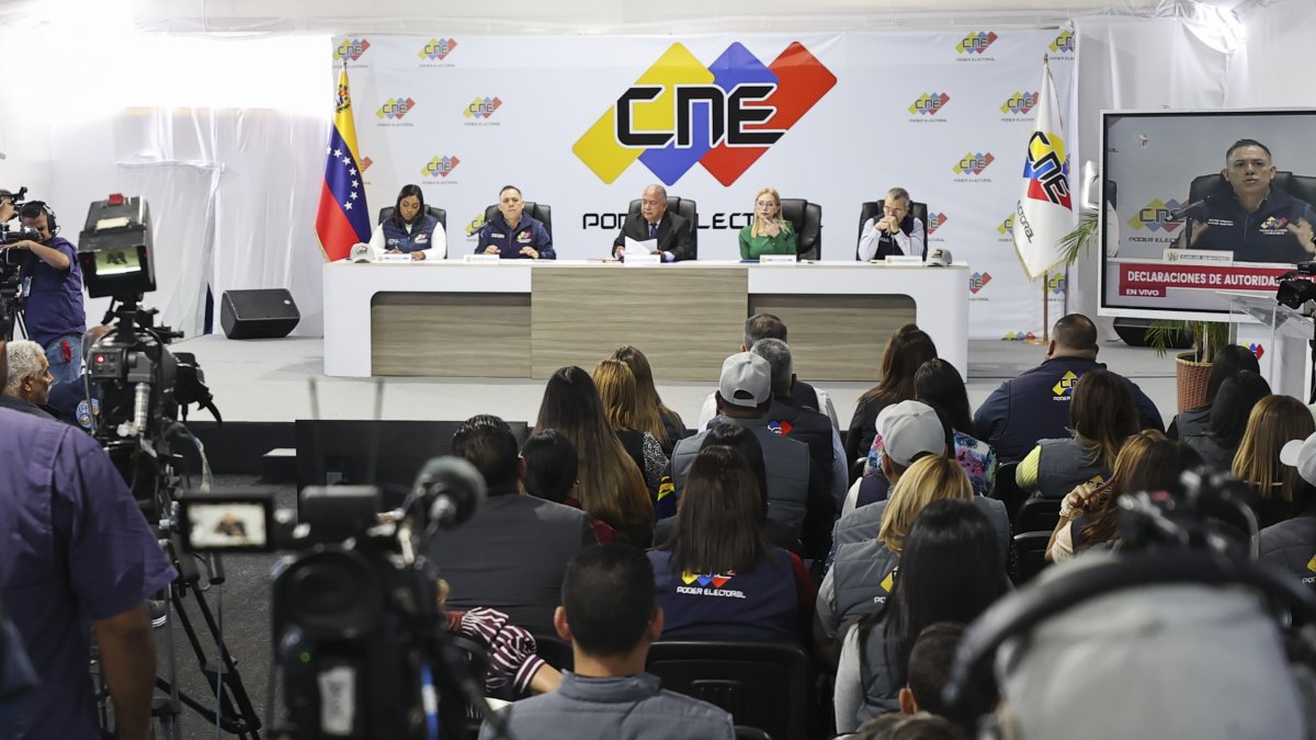 Integrantes del Consejo Nacional Electoral (CNE) de Venezuela en una sesión.