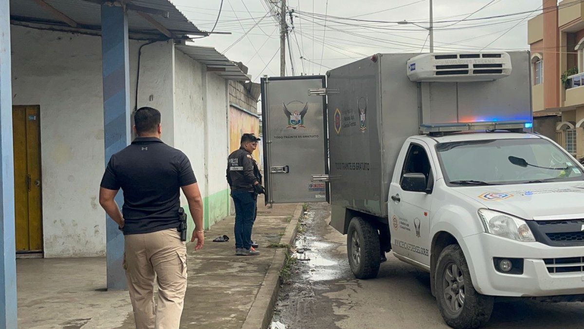 Proceso. En los exteriores de un colegio de Machala se encontró una cabeza humana y Medicina Legal realizó el levantamiento.