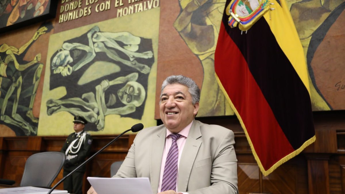 Solo el titular del Ministerio de Defensa solicitó en su excusa que se cambie la fecha para su comparecencia.