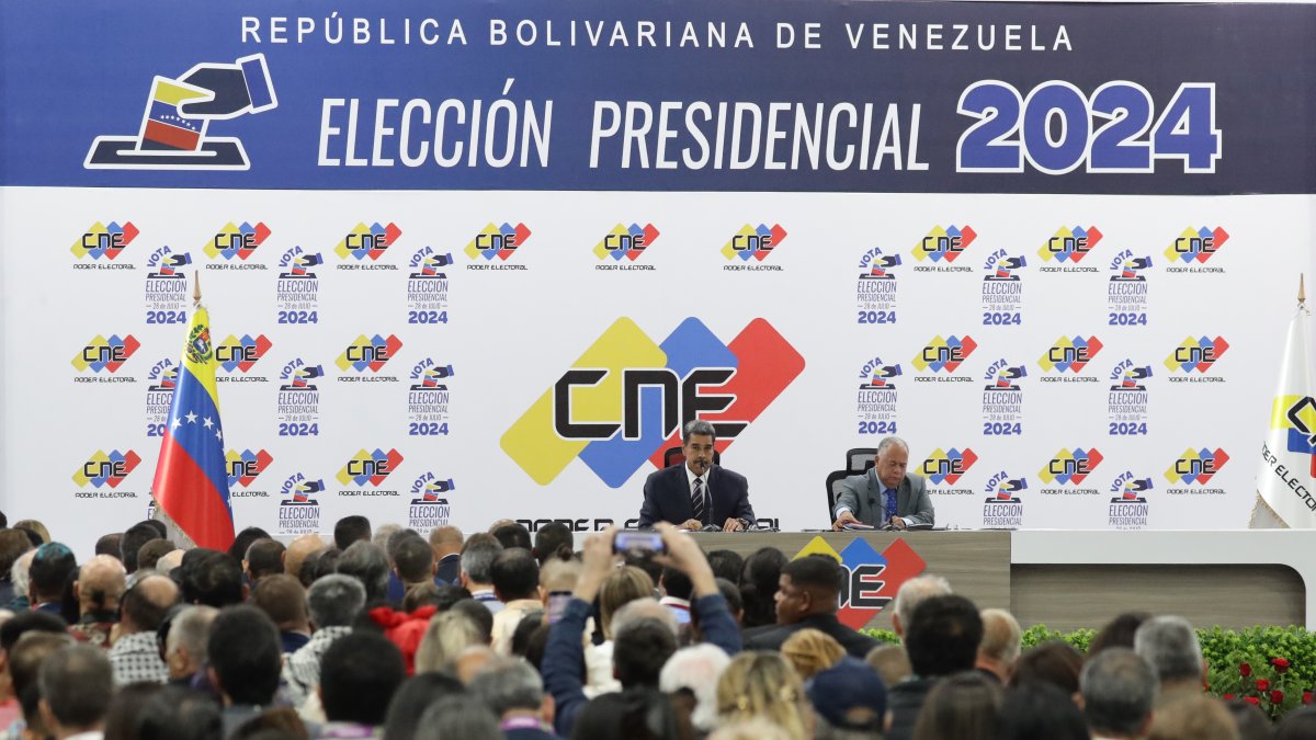 El presidente de Venezuela, Nicolás Maduro habla luego de ser proclamado presidente reelecto.