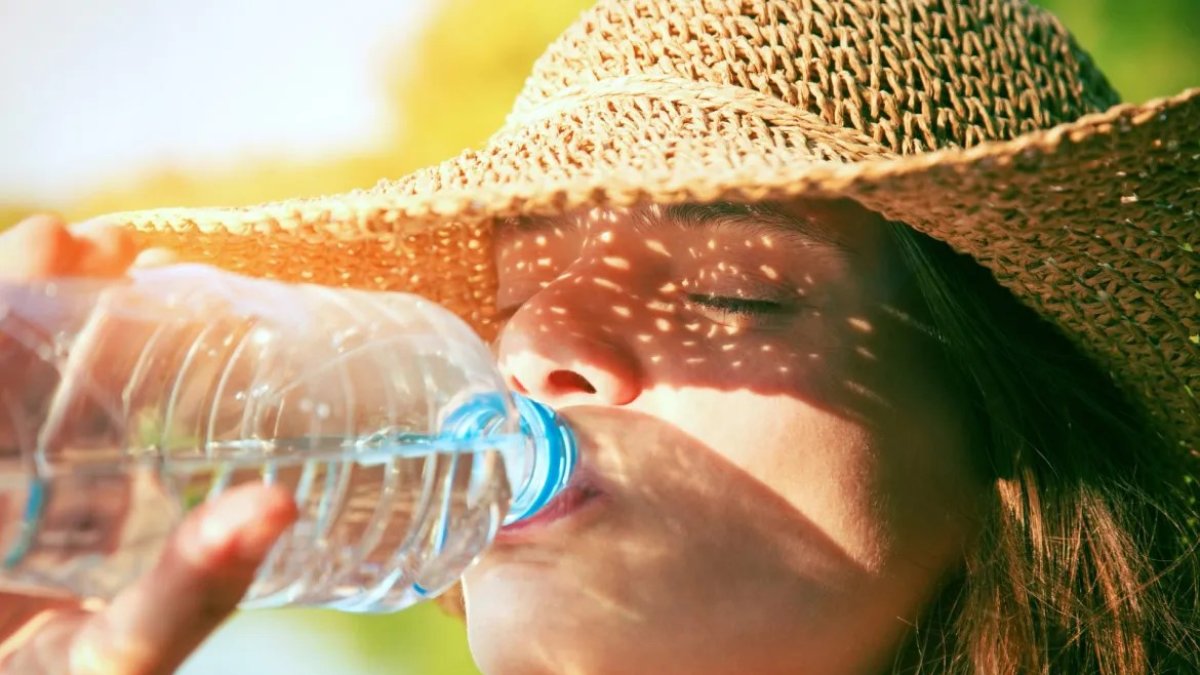 Salud. Es vital ingerir agua y evitar las enfermedades.