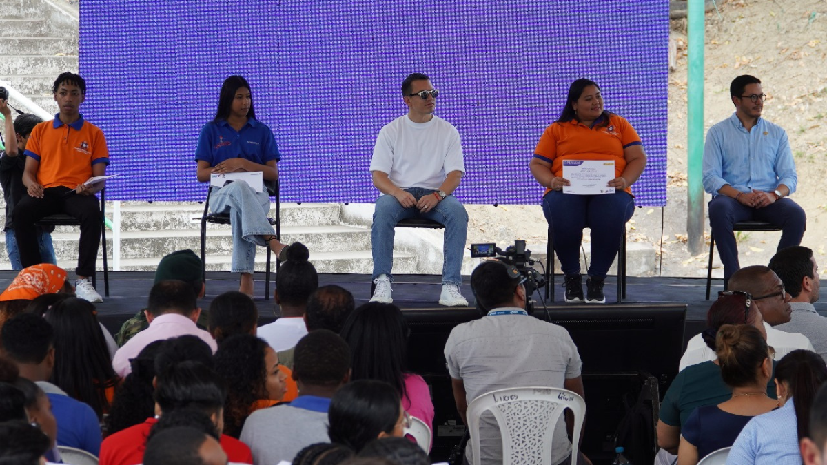 El primer mandatario llegó hasta la provincia verde para reallizar la entrega de becas.