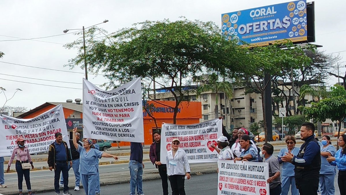 Con pancartas y gritos al unísono, los trabajadores exigen lo que se les debe