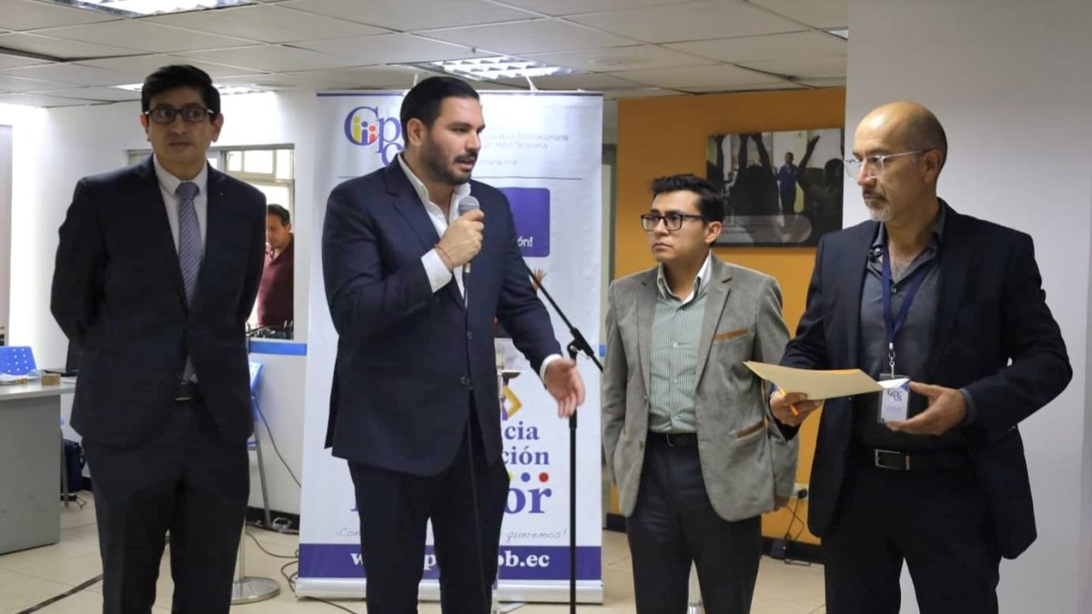 El presidente del CPCCS, Andrés Fantoni, durante el sorteo.