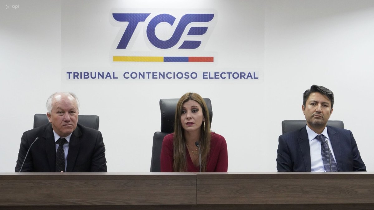 Ivonne Coloma se posesionó como presidenta del Tribunal Contencioso Electoral (TCE), tras la remoción del juez Fernando Muñoz.