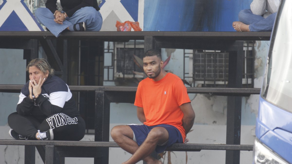 Un operativo en Daule, Samborondón, Durán y Guayaquil dejó 23 detenidos, armas y celulares incautados, y arrestó a un bombero de Durán que colaboraba con 