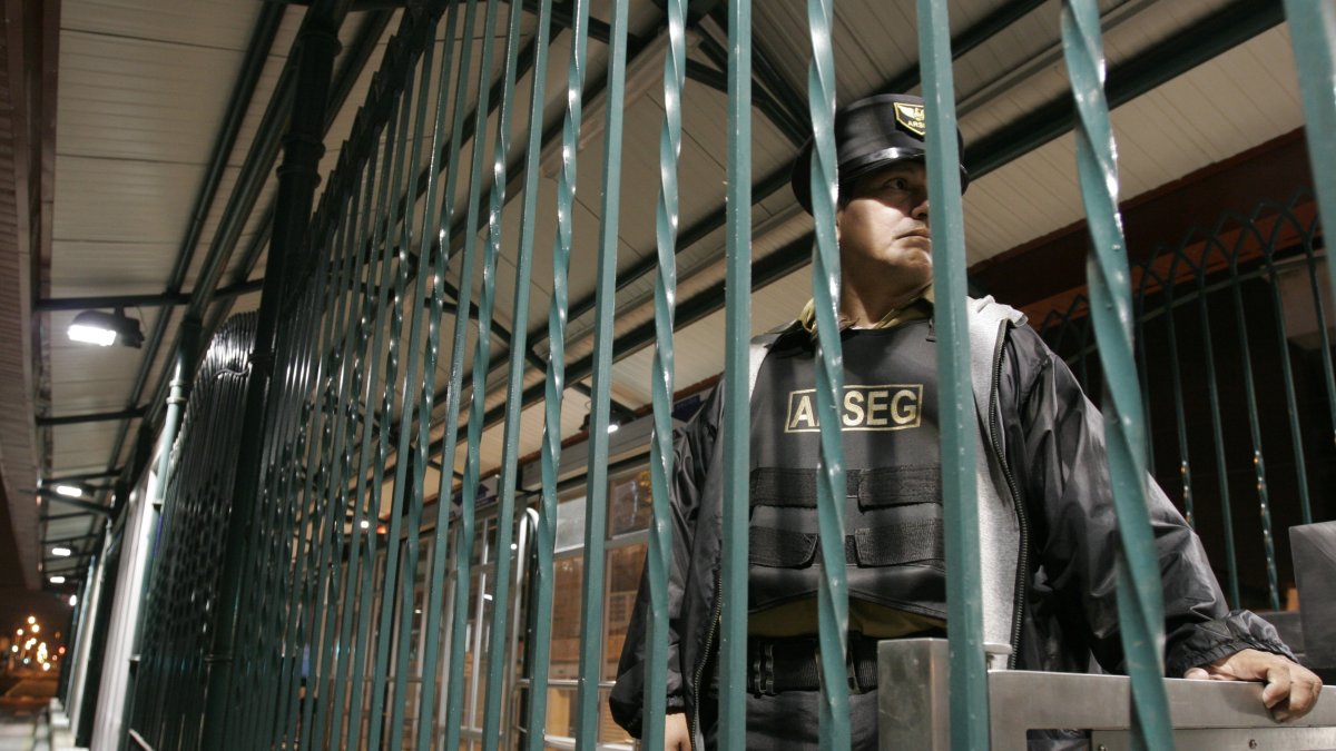 Los guardias deben atender diferentes incidentes a diario, a parte de asistir al usuario.