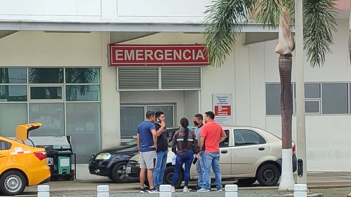 Caso. Este 15 de agosto varios agentes de la Policía Nacional llegaron al hospital para realizar la revisión de las cámaras de seguridad de esta instalación.