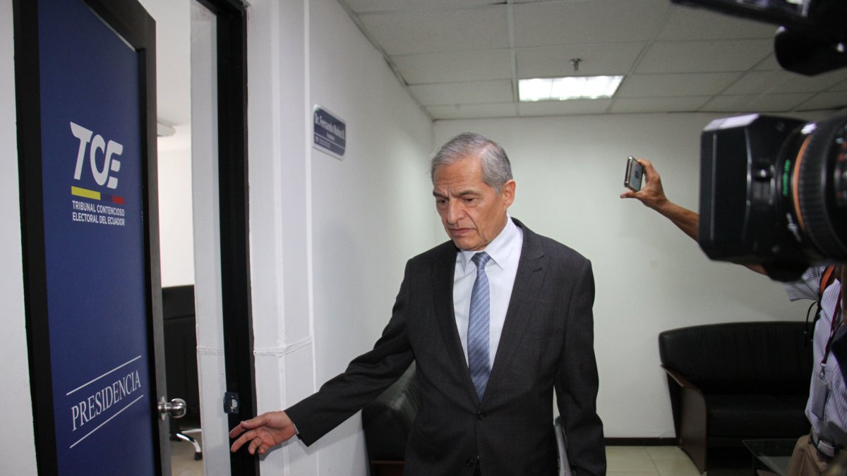 El presidente removido del Contencioso Electoral, Fernando Muñoz.