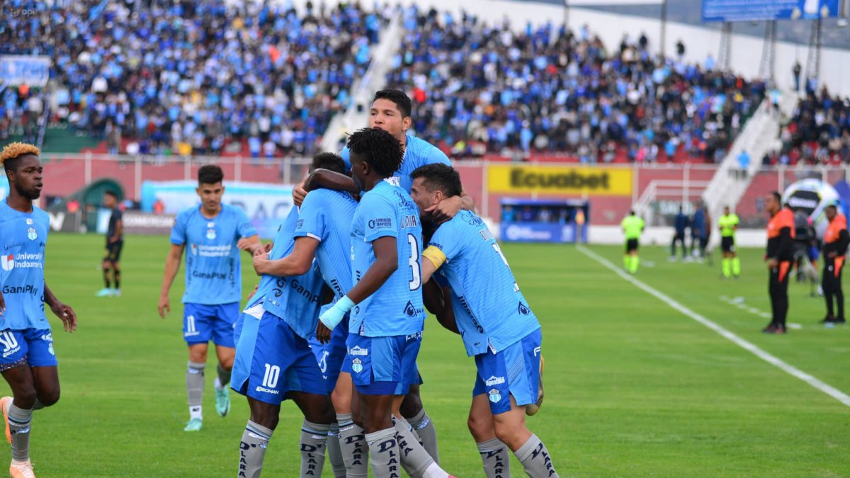 Macará en el Bellavista recibe a Cumbayá. 