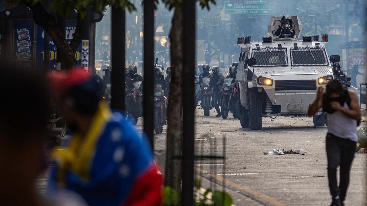 Caracas. Manifestantes en el enfrentamientos entre opositores y miembros de la Guardia Nacional Bolivariana.